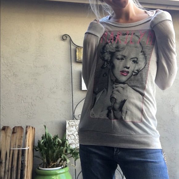 🦋Marilyn Monroe Top - Picture 2 of 3